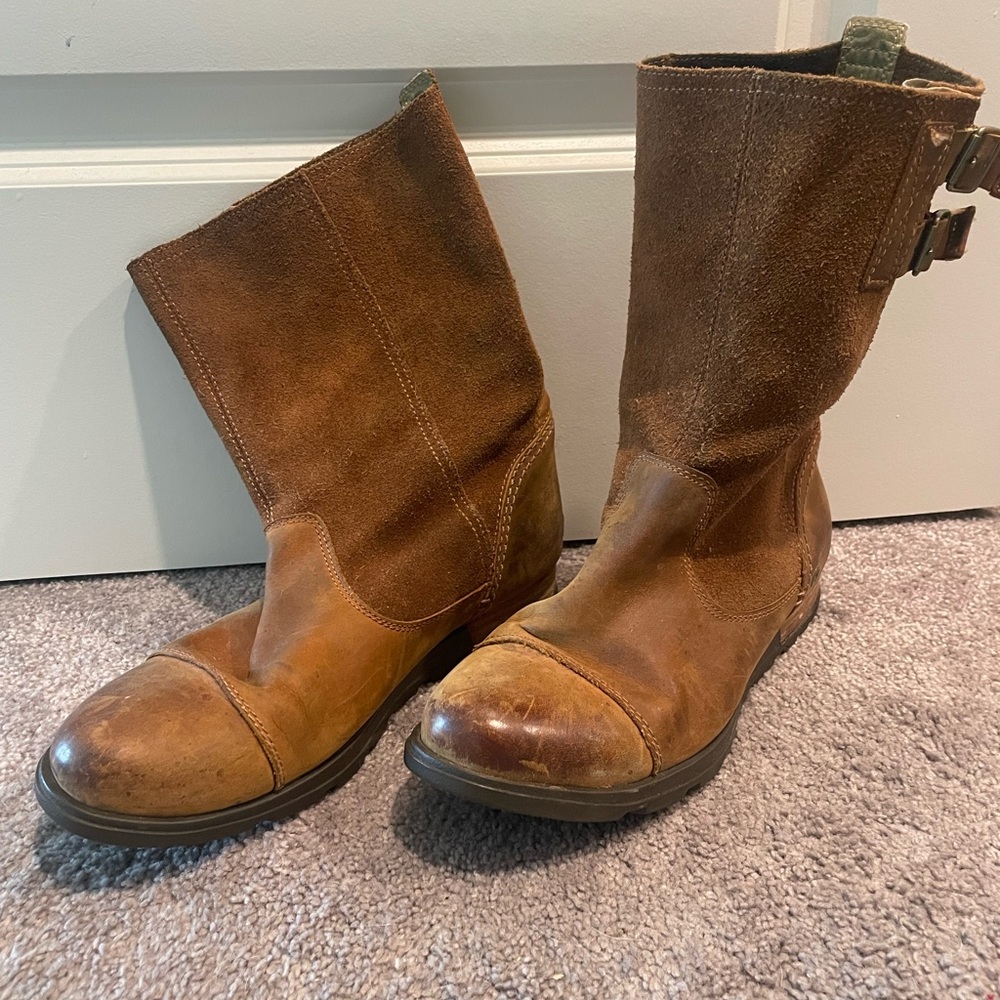 Sorel size 9 women brown leather mid (10” tall) flat slip-on boots